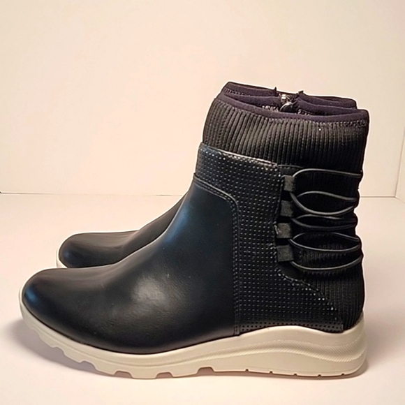 Adrienne Vittadini Tabby Bootie Ankle Boot Shoes Black Faux Leather Side Zip 8 M - Picture 8 of 15